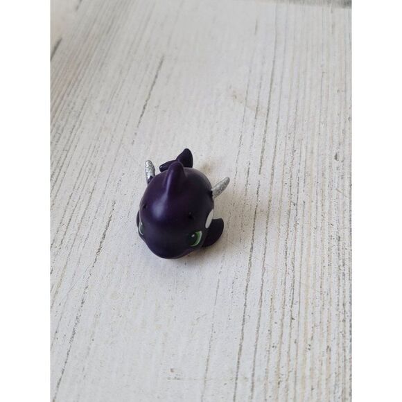 Mini purple dolphin wing glitter doll accessory pet toy figure - Picture 1 of 4